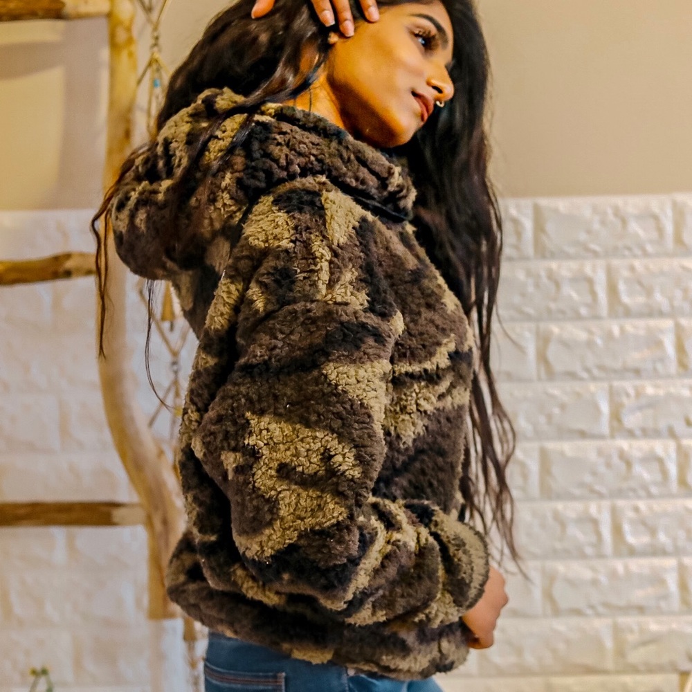 Camo Sherpa pullover sweater - Picture 2 of 3